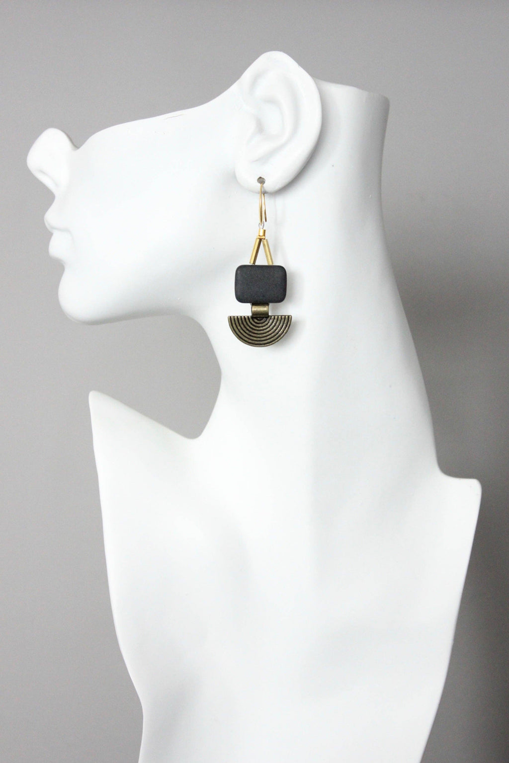 NOIR ABSOLU, boucles d’oreilles – vue 2