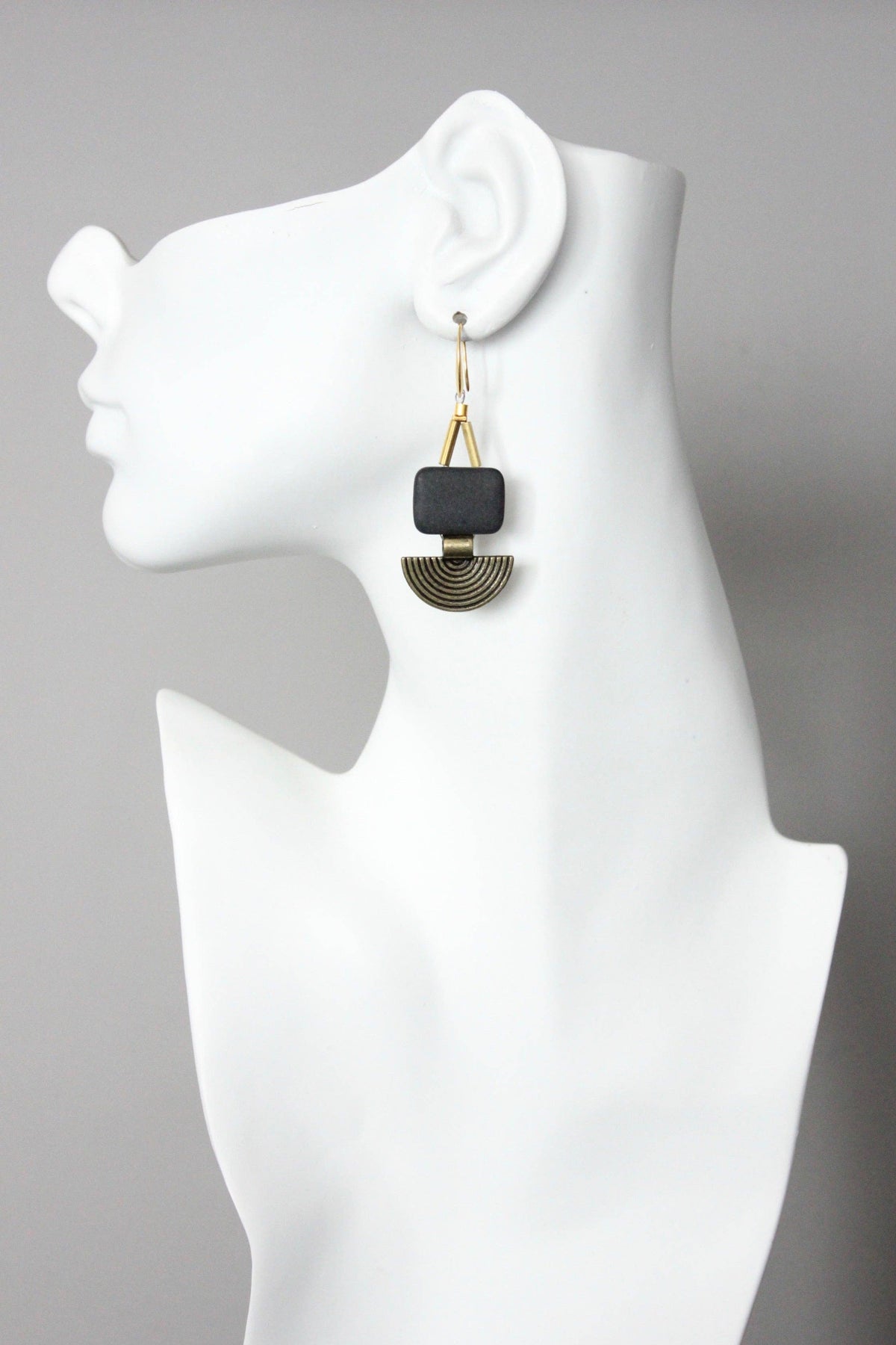 NOIR ABSOLU, boucles d’oreilles – vue 2