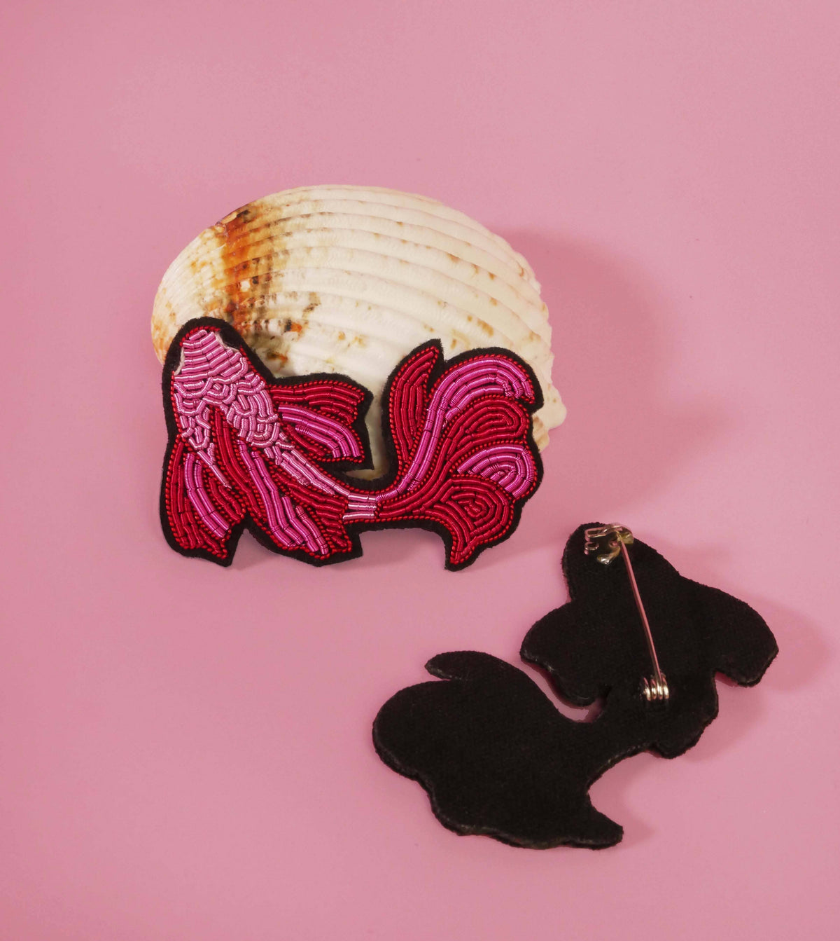 CARPE KOÏ, broche poisson brodée à la main – MAD ABOUT