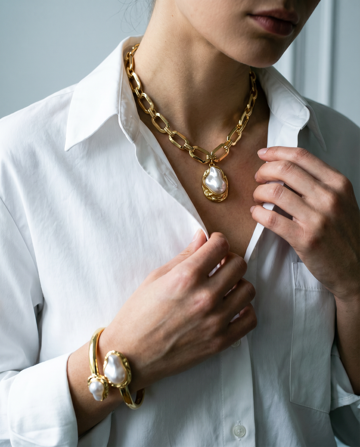 Manchette BAROQUE portée avec le collier BAROQUE, vendu séparément
