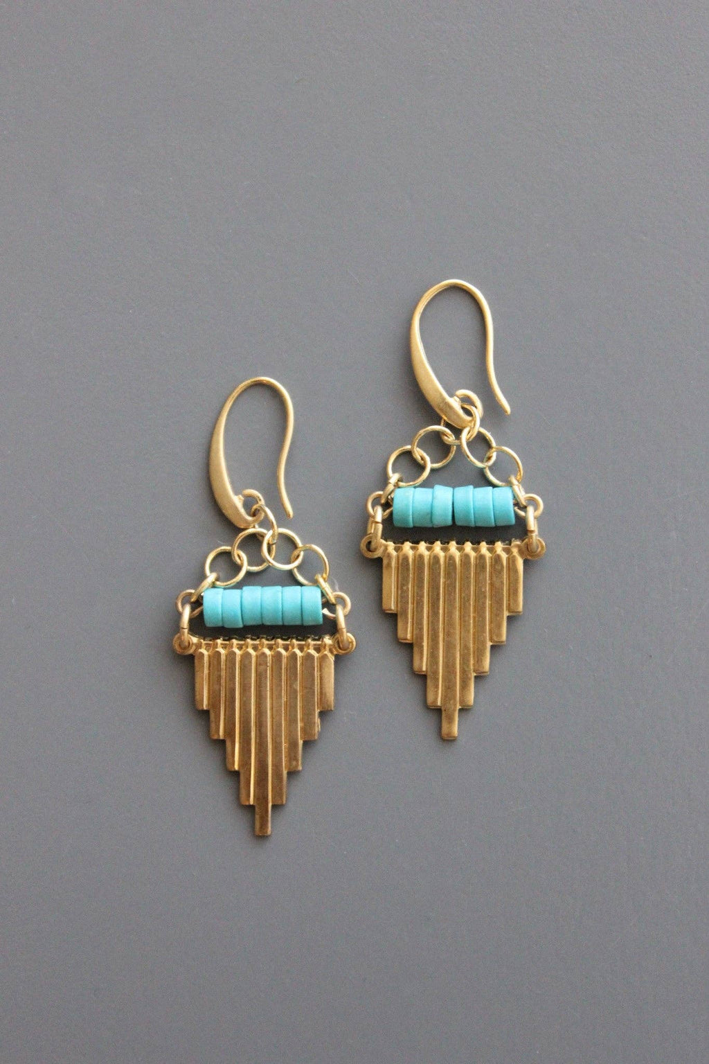 SAUGE, boucles d’oreilles en magnésite et laiton doré – MAD ABOUT