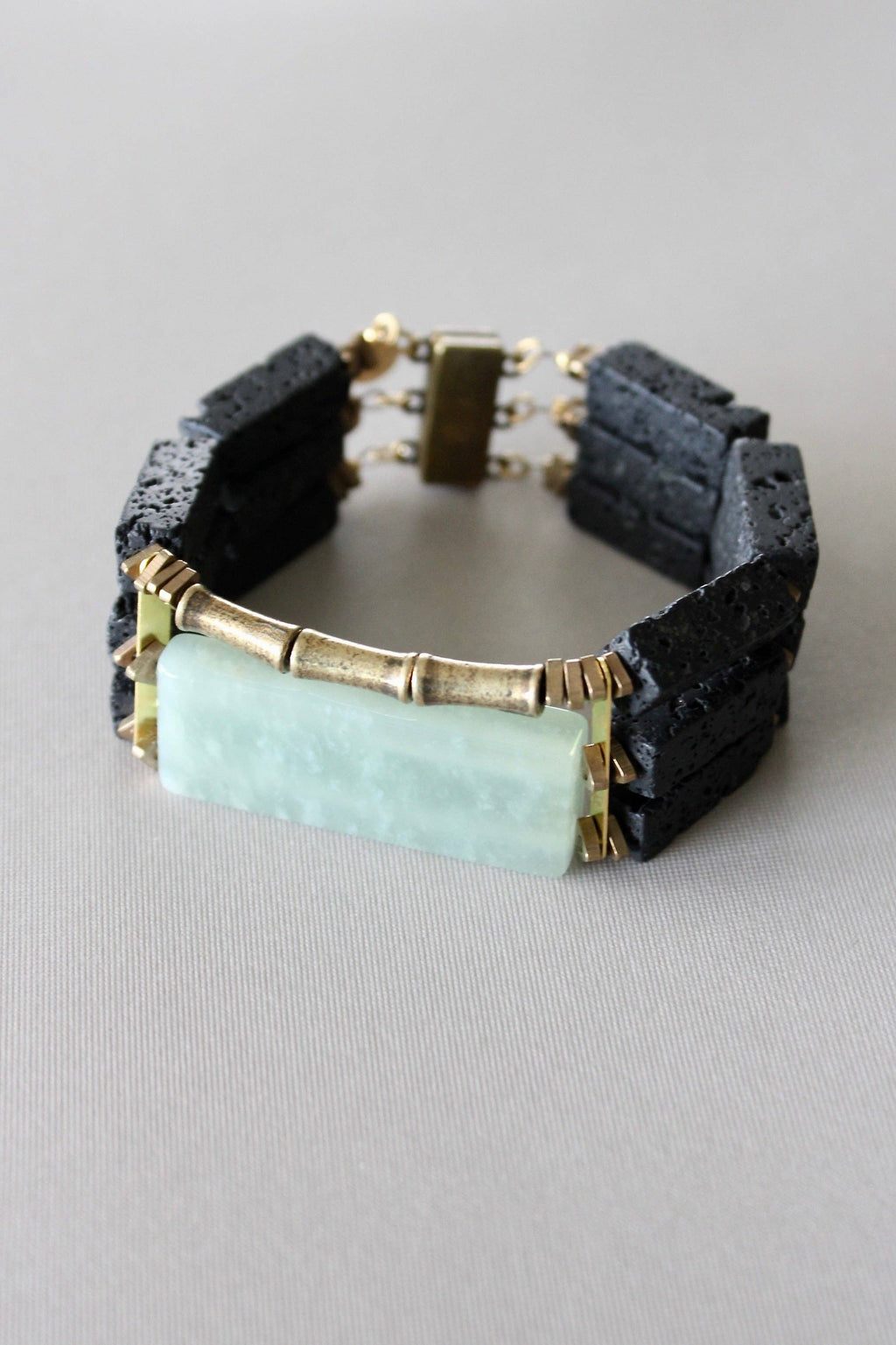 AVENTURINE, bracelet trois rangs en pierres et laiton – MAD ABOUT