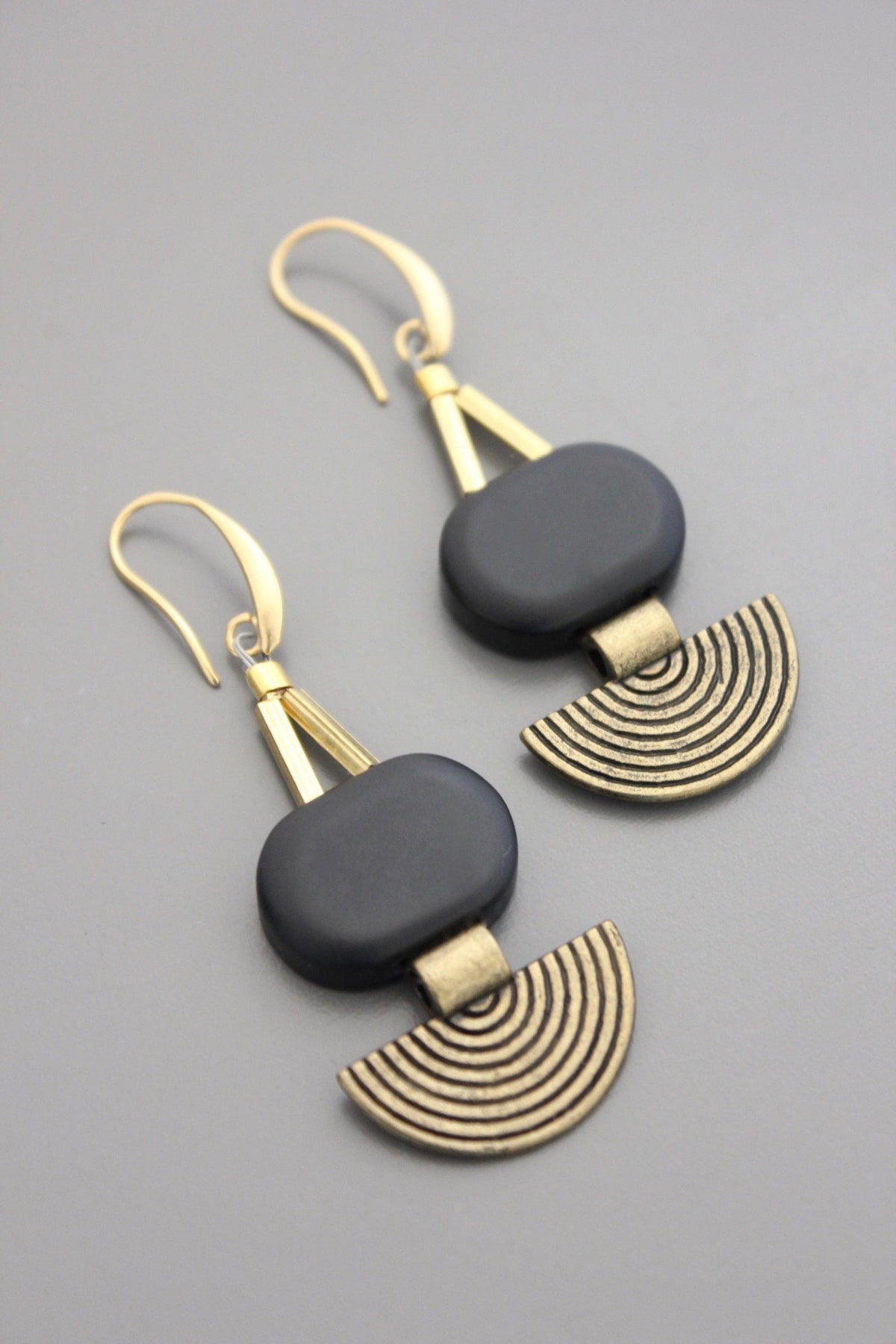 NOIR ABSOLU, boucles d’oreilles – vue 3