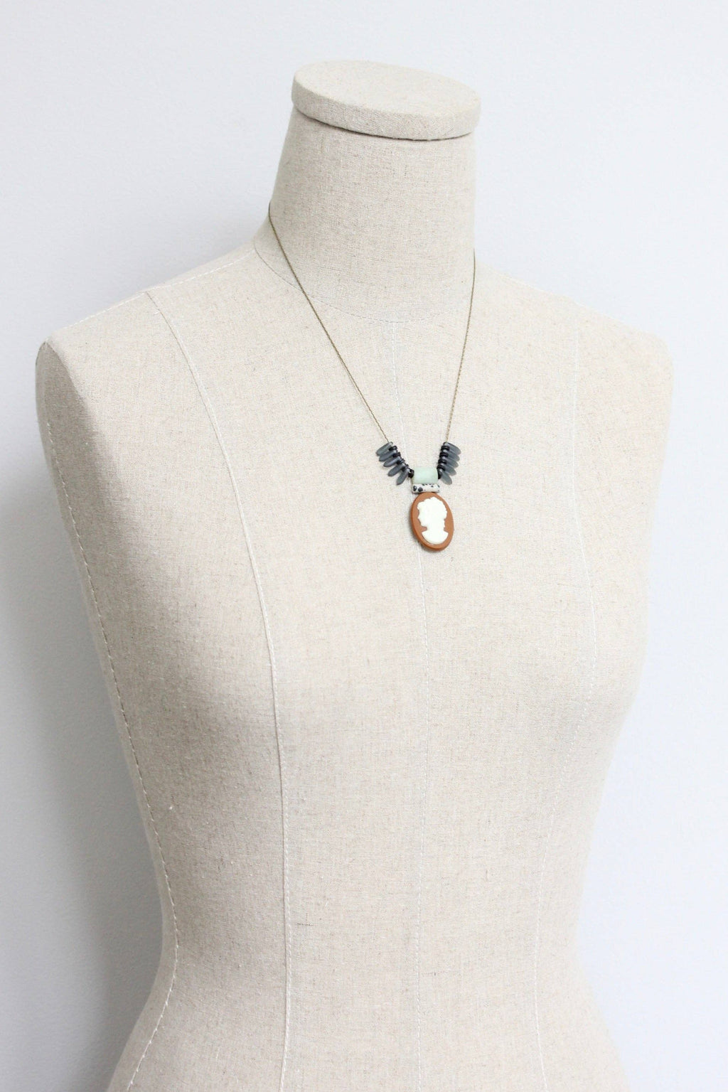 CAMÉE, collier vintage – vue 2