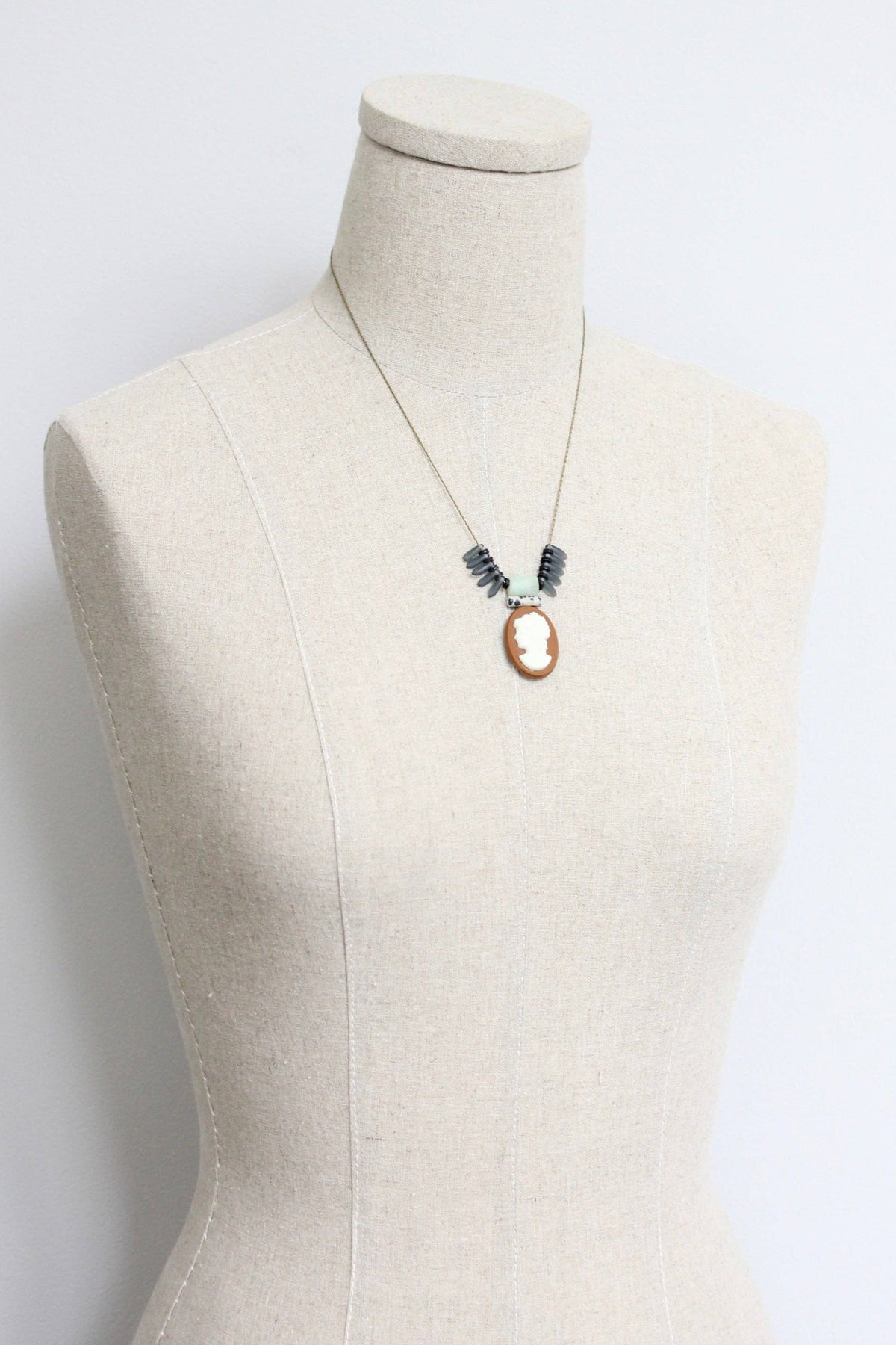 CAMÉE, collier vintage – vue 2