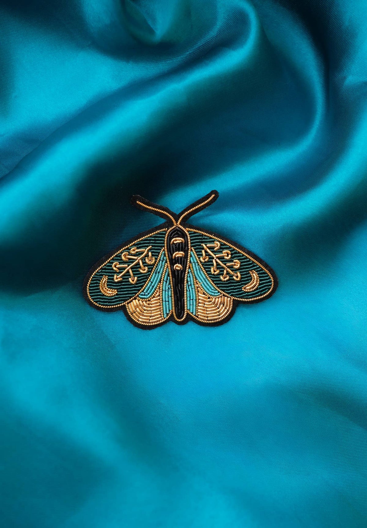 PAPILLON DE LUNE, broche brodée à la main – MAD ABOUT