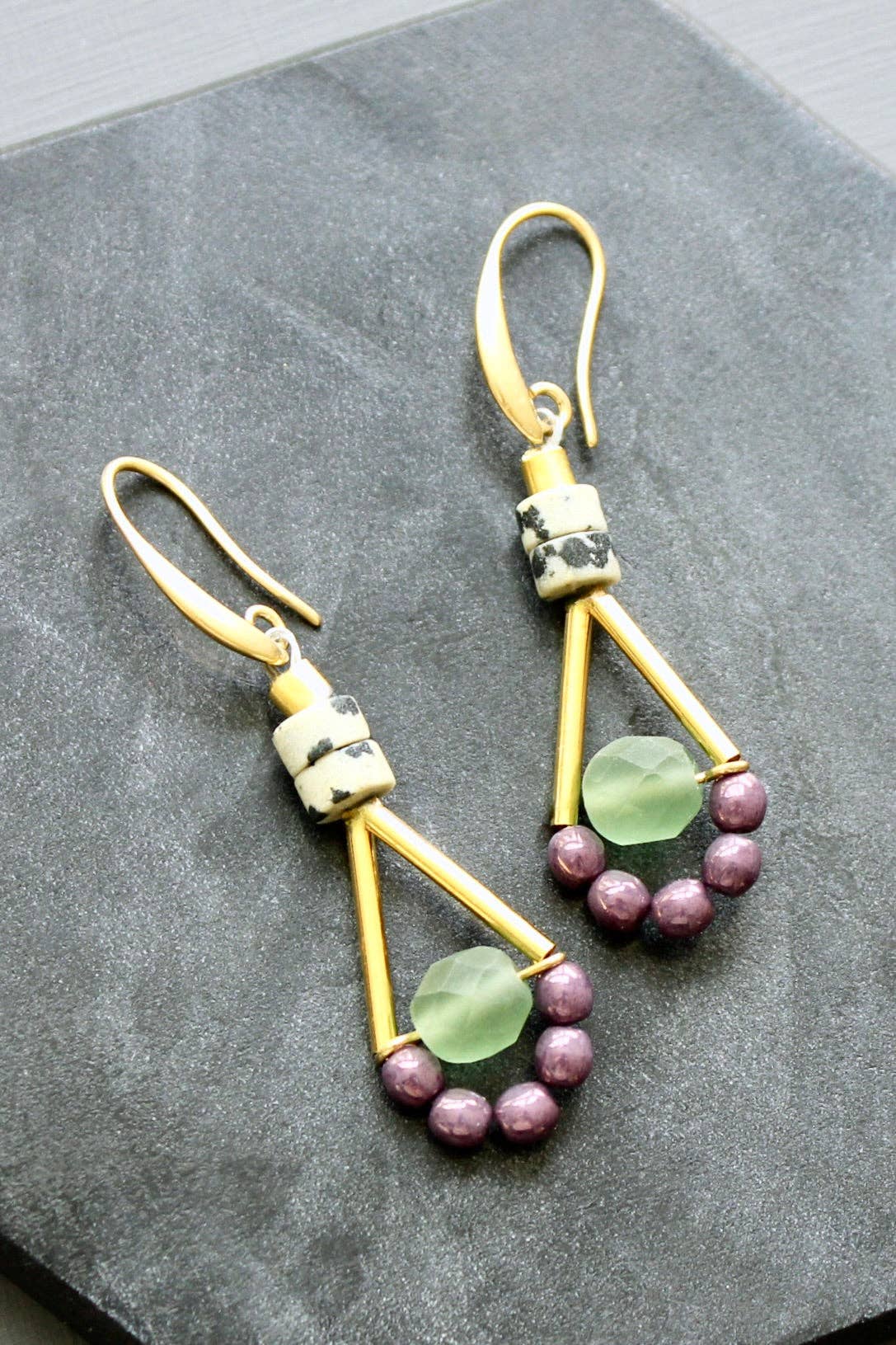 VIOLET D’EAU, boucles d’oreilles mini en jaspe et verre – MAD ABOUT