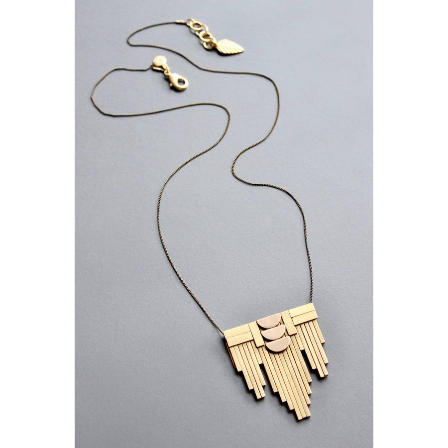 Collier FAÇADE avec pendentif en laiton, photographie fournisseur 1