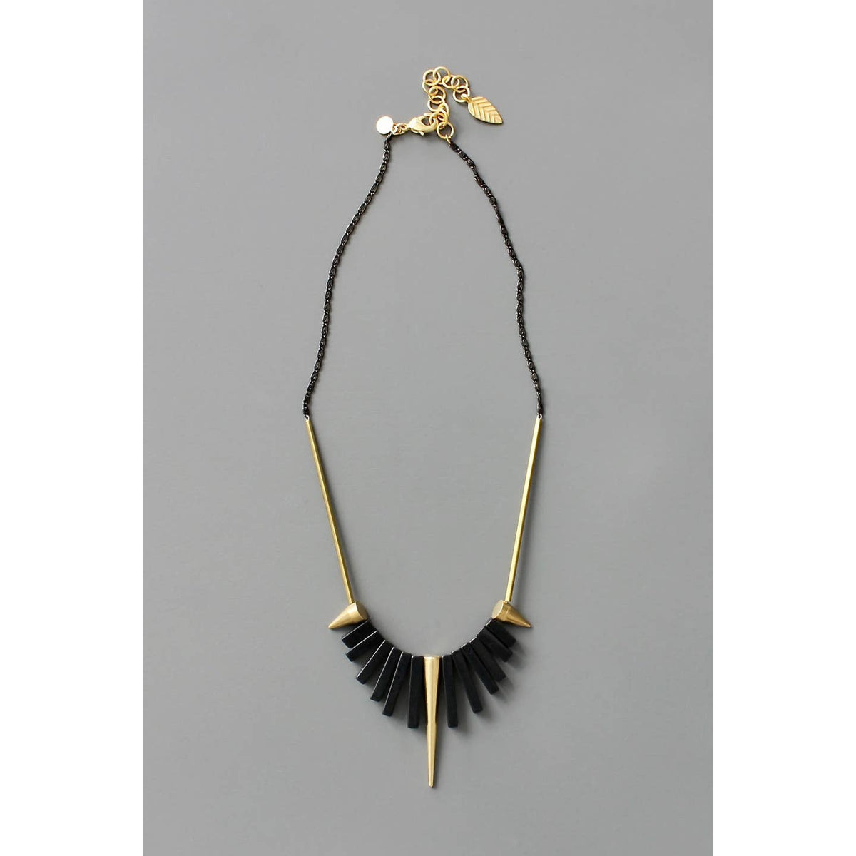 Collier ONYX en agate noire et laiton, photographie fournisseur 1