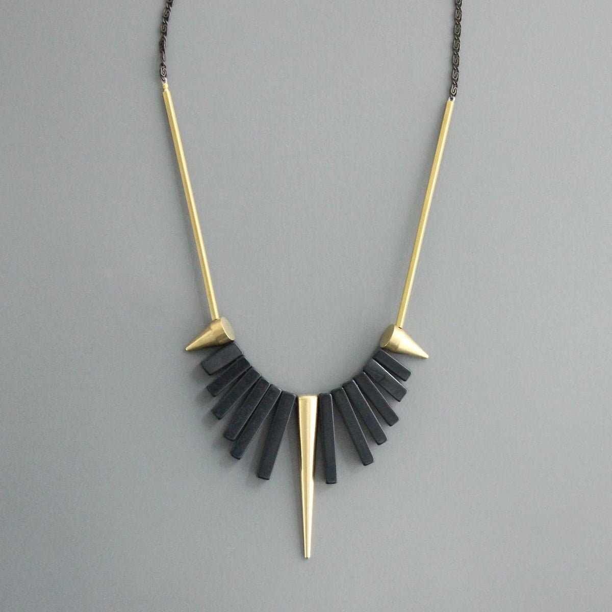 Collier ONYX en agate noire et laiton, photographie fournisseur 4