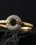 Bracelet jonc ORBIT doré au grand cercle façon pavé – Mad About