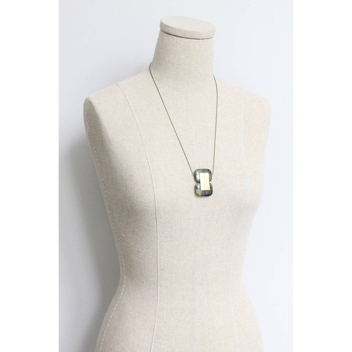 Collier VERTIGE en jaspe vert, photographie fournisseur 2