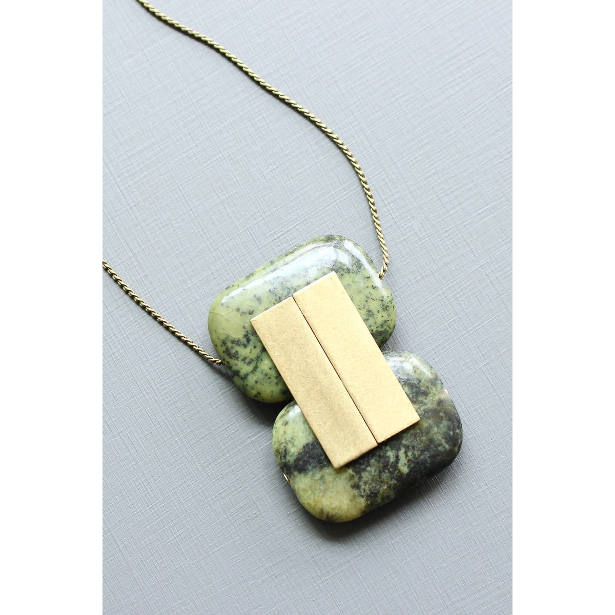 Collier VERTIGE en jaspe vert, photographie fournisseur 4